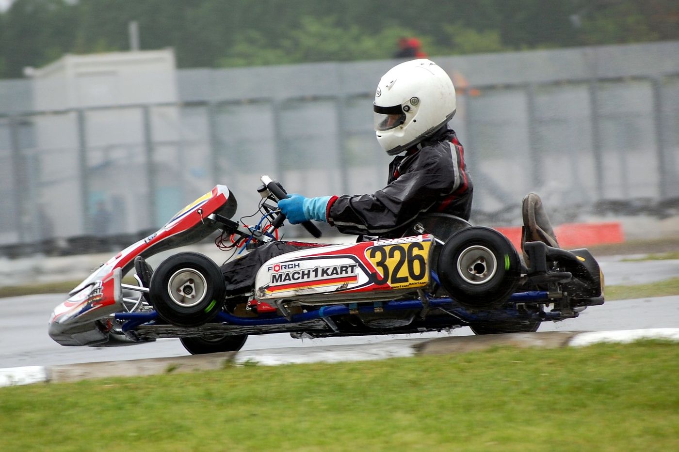 Nino Kuhn im Regenrennen auf zwei Rädern – Kart #326